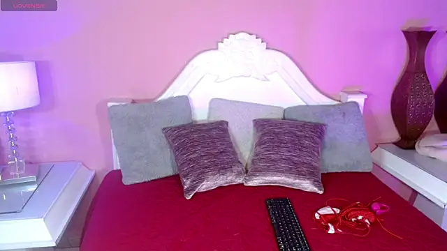 Snapshot of _IsabellaRousse chatting on November 20, 7:58 pm IsabellaRousse online show from November 20, 7:58 pm