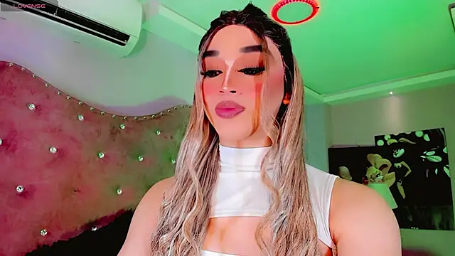 Snapshot of _IsabellaRousse chatting on January 11, 12:23 pm IsabellaRousse online show from January 11, 12:23 pm