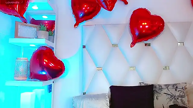 Snapshot of _IsabellaRousse chatting on February 14, 8:09 pm IsabellaRousse online show from February 14, 8:09 pm