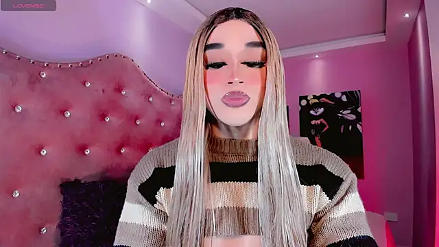 Snapshot of _IsabellaRousse chatting on January 9, 12:23 pm IsabellaRousse online show from January 9, 12:23 pm