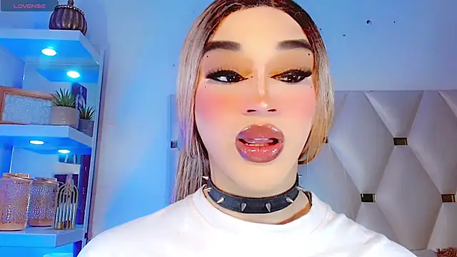 Snapshot of _IsabellaRousse chatting on March 3, 8:27 pm IsabellaRousse online show from March 3, 8:27 pm