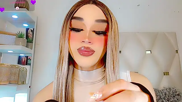 Snapshot of _IsabellaRousse chatting on February 8, 8:17 pm IsabellaRousse online show from February 8, 8:17 pm