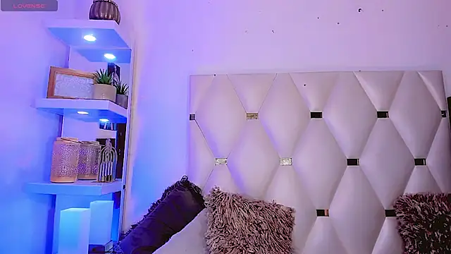 Snapshot of _IsabellaRousse chatting on March 1, 8:31 pm IsabellaRousse online show from March 1, 8:31 pm