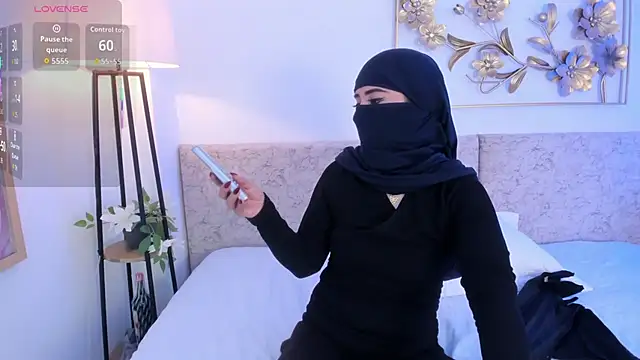 Snapshot of _Malak chatting on November 20, 6:30 pm Malak online show from November 20, 6:30 pm