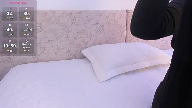 Snapshot of _Malak chatting on December 14, 2:22 pm Malak online show from December 14, 2:22 pm