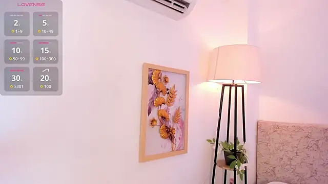 Snapshot of _Malak chatting on December 5, 6:39 pm Malak online show from December 5, 6:39 pm