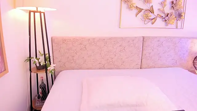 Snapshot of _Malak chatting on October 24, 6:40 pm Malak online show from October 24, 6:40 pm