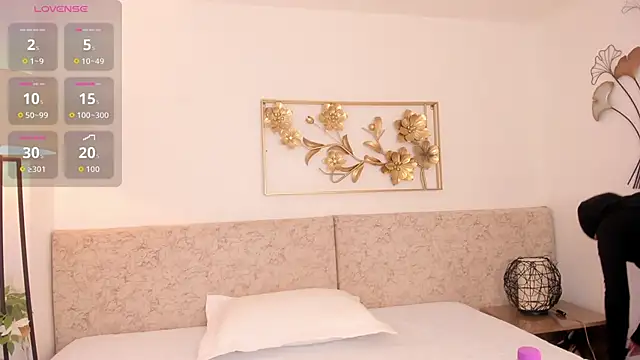 Snapshot of _Malak chatting on November 7, 6:23 pm Malak online show from November 7, 6:23 pm