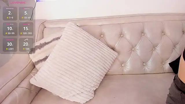 Snapshot of _Malak chatting on December 20, 11:46 am Malak online show from December 20, 11:46 am