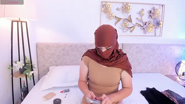 Snapshot of _Malak chatting on November 19, 7:03 pm Malak online show from November 19, 7:03 pm