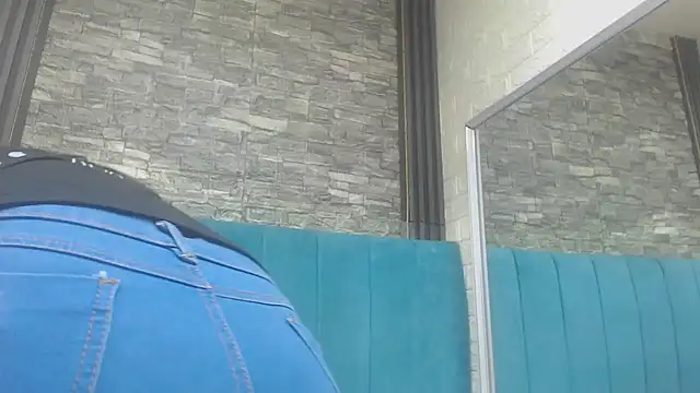 Lil Rose2006 online show from December 4, 1:10 pm