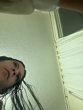 Snapshot of lindaa__ chatting on October 15, 10:18 pm lindaa online show from October 15, 10:18 pm