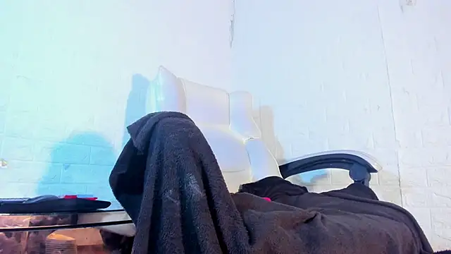 Snapshot of Marian_Cristal chatting on November 29, 2:12 am Marian Cristal online show from November 29, 2:12 am