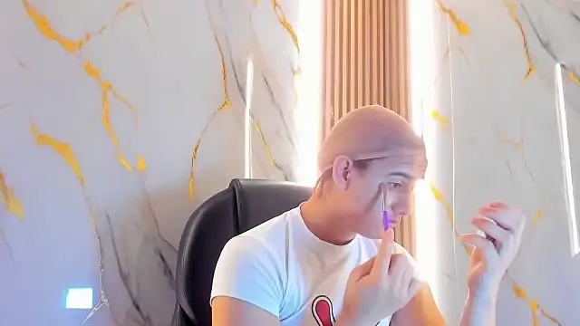 Snapshot of Marian_Cristal chatting on February 7, 3:25 am Marian Cristal online show from February 7, 3:25 am