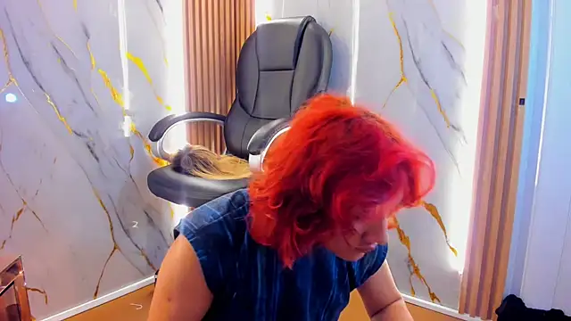 Snapshot of Marian_Cristal chatting on February 10, 3:49 am Marian Cristal online show from February 10, 3:49 am