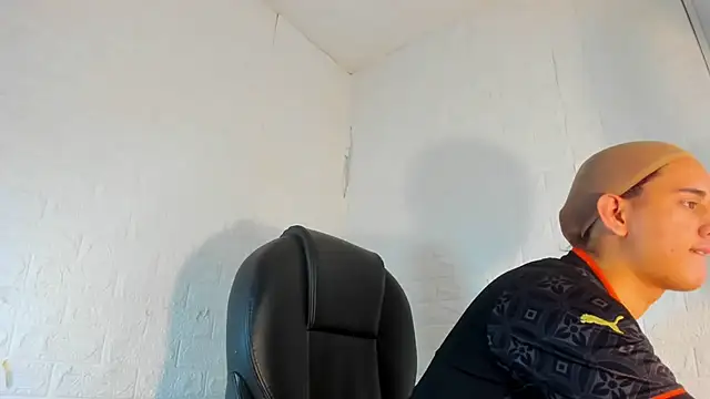 Snapshot of Marian_Cristal chatting on February 1, 12:31 am Marian Cristal online show from February 1, 12:31 am