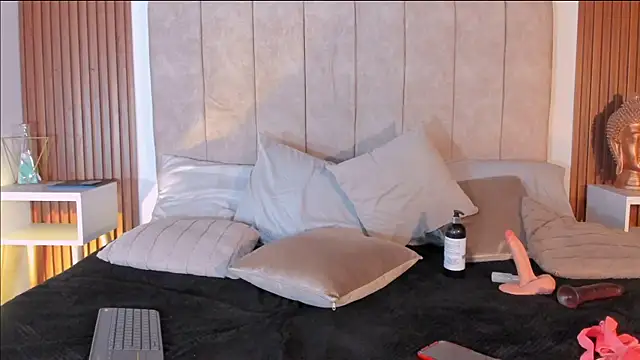 Lauraa saenz11 online show from November 8, 6:50 am