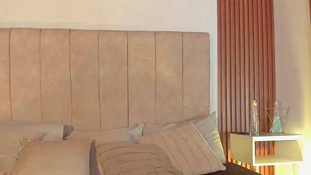 Lauraa saenz11 online show from November 18, 7:50 pm