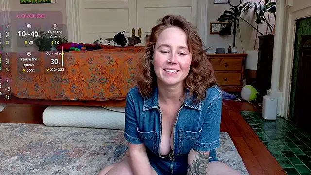 Snapshot of wutangwendy chatting on April 23, 8:21 pm wutangwendy online show from April 23, 8:21 pm