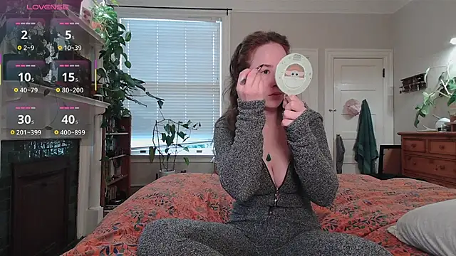 Snapshot of wutangwendy chatting on December 16, 6:01 pm wutangwendy online show from December 16, 6:01 pm