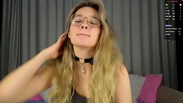 vivyboo111 online show from November 30, 8:20 pm