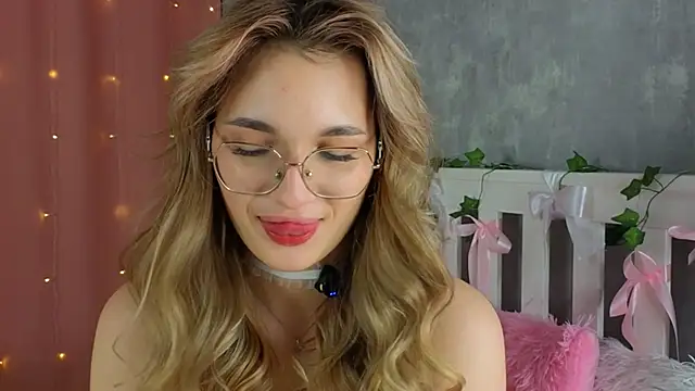 Snapshot of vivyboo111 chatting on February 18, 9:00 pm vivyboo111 online show from February 18, 9:00 pm