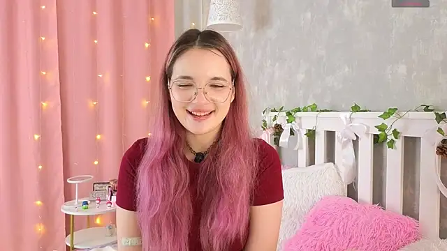 vivyboo111 online show from May 8, 8:12 pm