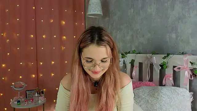 Snapshot of vivyboo111 chatting on March 6, 8:15 pm vivyboo111 online show from March 6, 8:15 pm