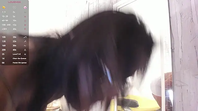 EmillyLim online show from April 7, 8:32 pm