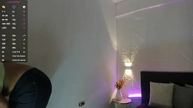 EmillyLim online show from April 9, 8:26 pm