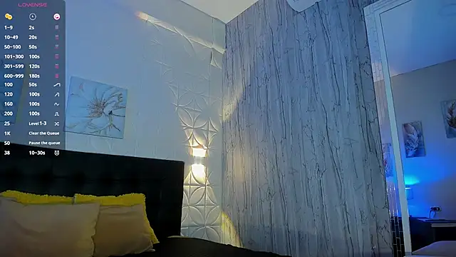 EmillyLim online show from November 6, 8:24 pm