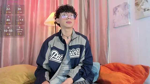 Snapshot of liam_twiink chatting on May 3, 6:22 pm liam twiink online show from May 3, 6:22 pm