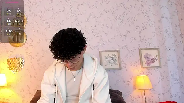 Snapshot of liam_twiink chatting on May 8, 7:39 pm liam twiink online show from May 8, 7:39 pm