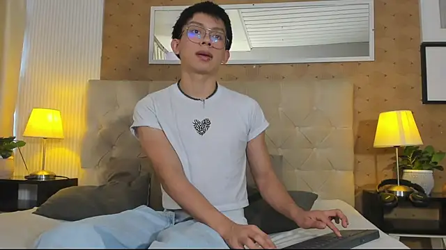 liam twiink online show from October 21, 7:46 pm