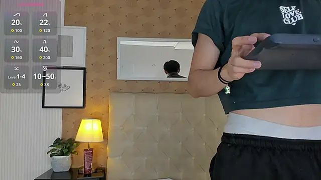 liam twiink online show from November 18, 7:50 pm