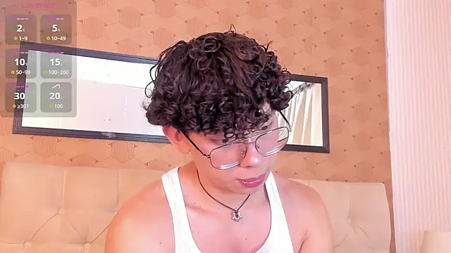 Snapshot of liam_twiink chatting on May 1, 7:19 pm liam twiink online show from May 1, 7:19 pm