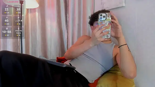 Snapshot of liam_twiink chatting on May 6, 8:02 pm liam twiink online show from May 6, 8:02 pm