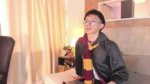 liam twiink online show from October 31, 8:05 pm