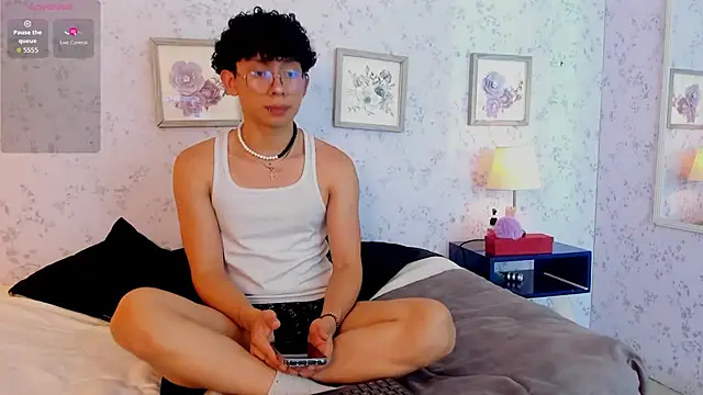 liam twiink online show from March 31, 7:27 pm