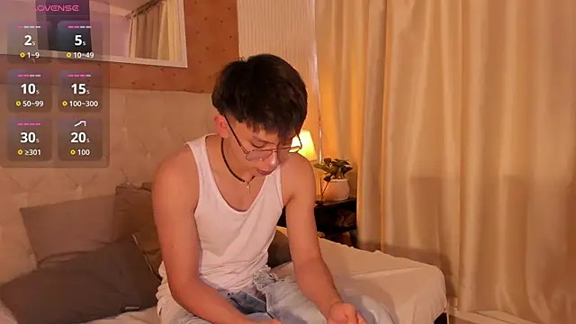 liam twiink online show from October 28, 7:35 pm