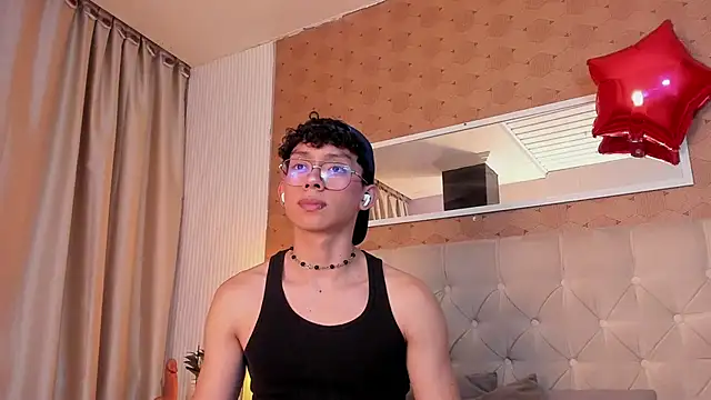 liam twiink online show from February 18, 2:53 am