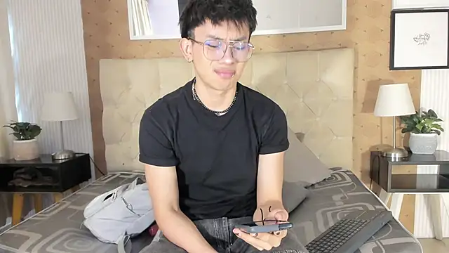 liam twiink online show from November 9, 7:40 pm