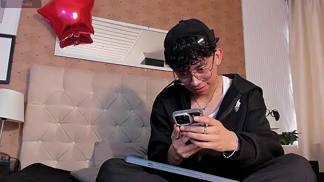 liam twiink online show from March 9, 4:54 pm