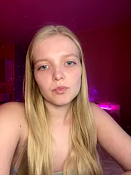 Snapshot of LADYLOVE_O chatting on September 19, 9:30 pm LADYLOVE O online show from September 19, 9:30 pm