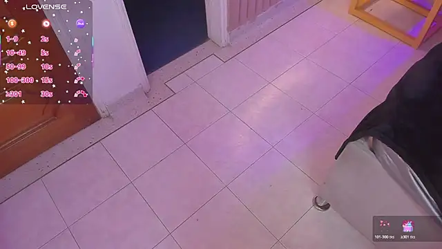 isa vel online show from November 15, 7:40 pm