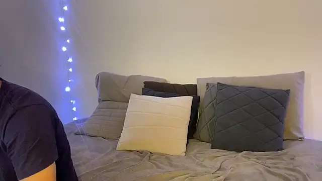 Snapshot of peterpancp chatting on December 4, 2:10 am peterpancp online show from December 4, 2:10 am