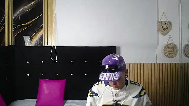 oblivionlove online show from February 7, 1:41 pm