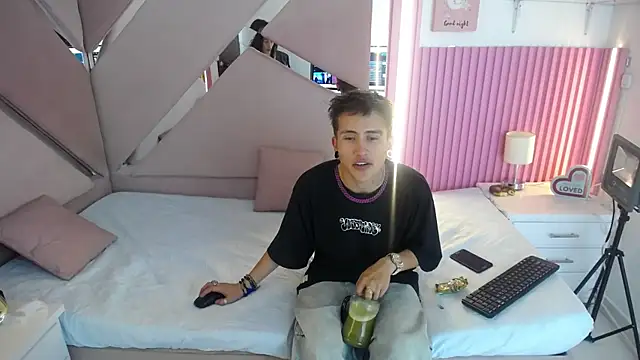 oblivionlove online show from March 25, 10:30 pm