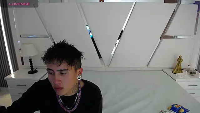 oblivionlove online show from May 12, 9:21 pm