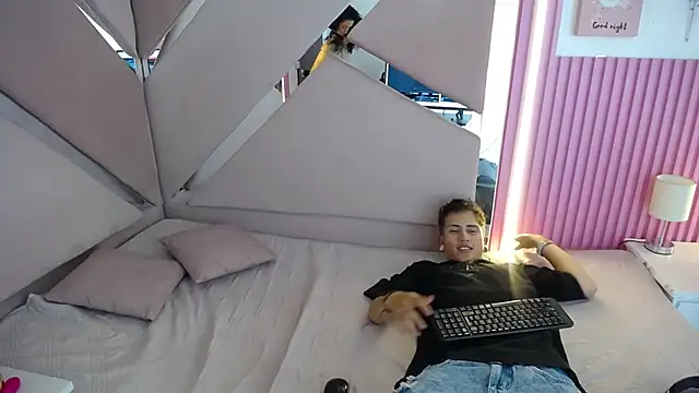 oblivionlove online show from March 14, 8:37 pm